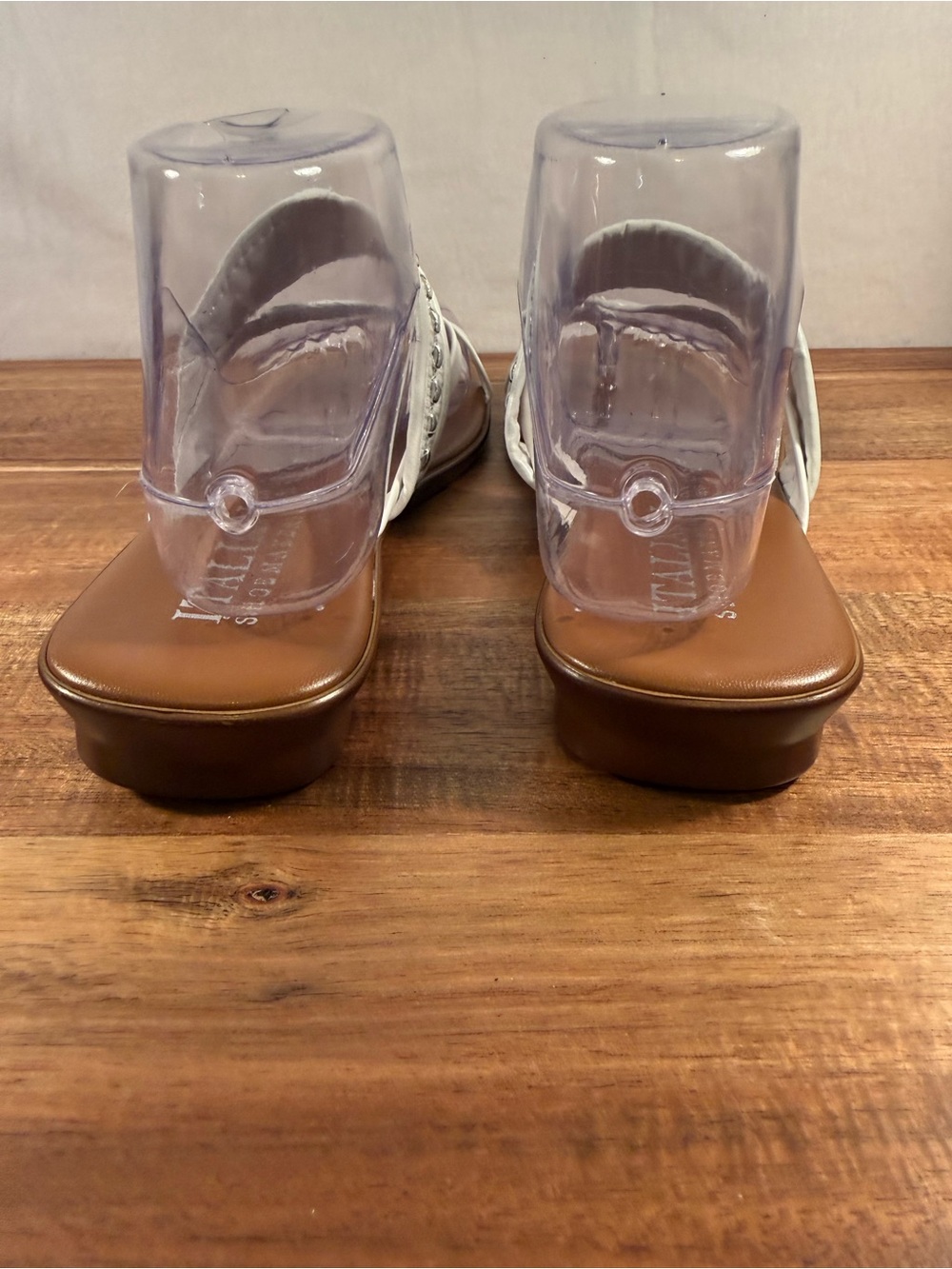 Italian Shoemaker Thong Slip-on Sandals White with Silver Size 8 NWOT - Picture 4 of 10
